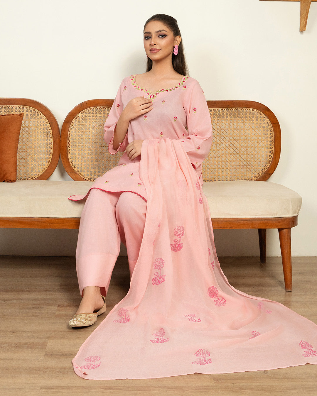 Embroidered-Lawn-CS-P-01